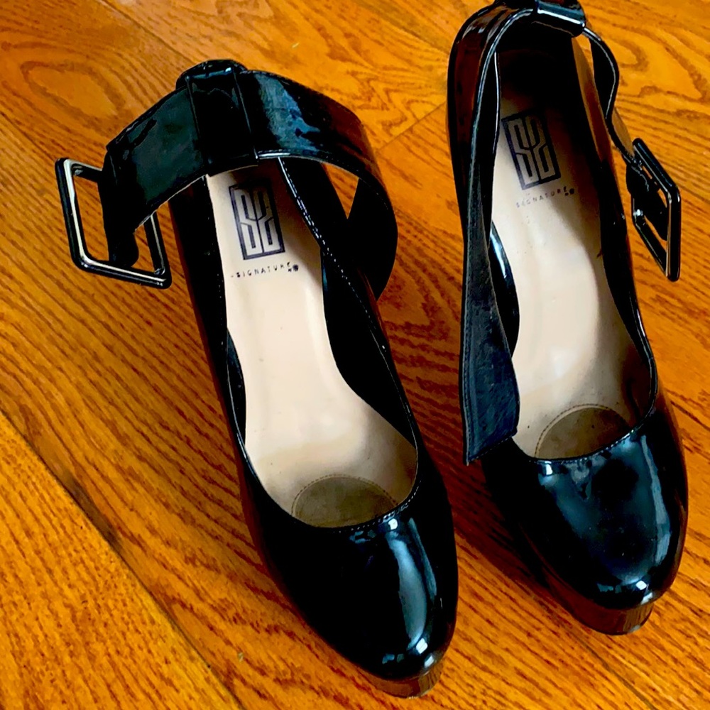 High heel with strap buckle for ankle